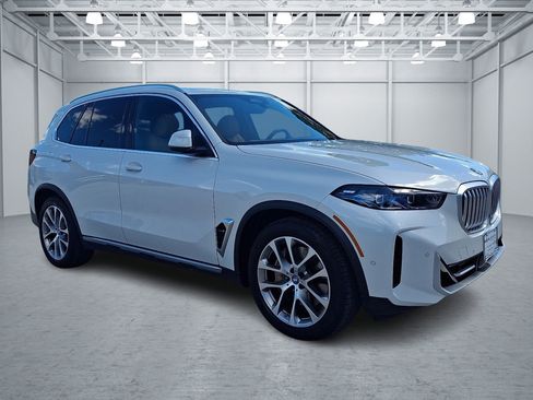 Used 2024 BMW X5 xDrive50e w/ Premium Package AWD/4WD image 7