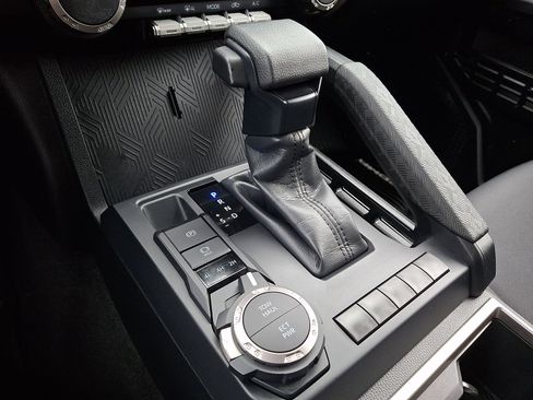 Used 2024 Toyota Tacoma TRD Off-Road image 14