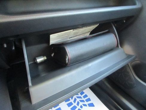 Used 2023 Toyota RAV4 XLE Premium image 15