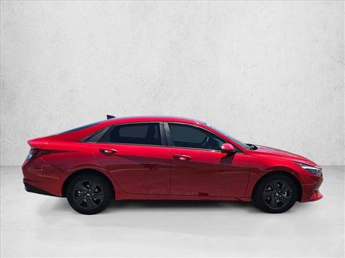Used 2021 Hyundai Elantra SEL w/ Convenience Package FWD image 4