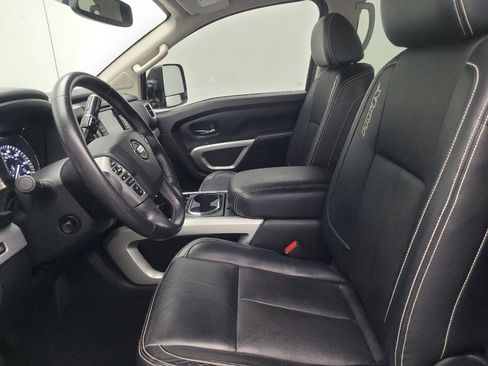Used 2019 Nissan Titan PRO-4X w/ Pro-4x Convenience Package image 17