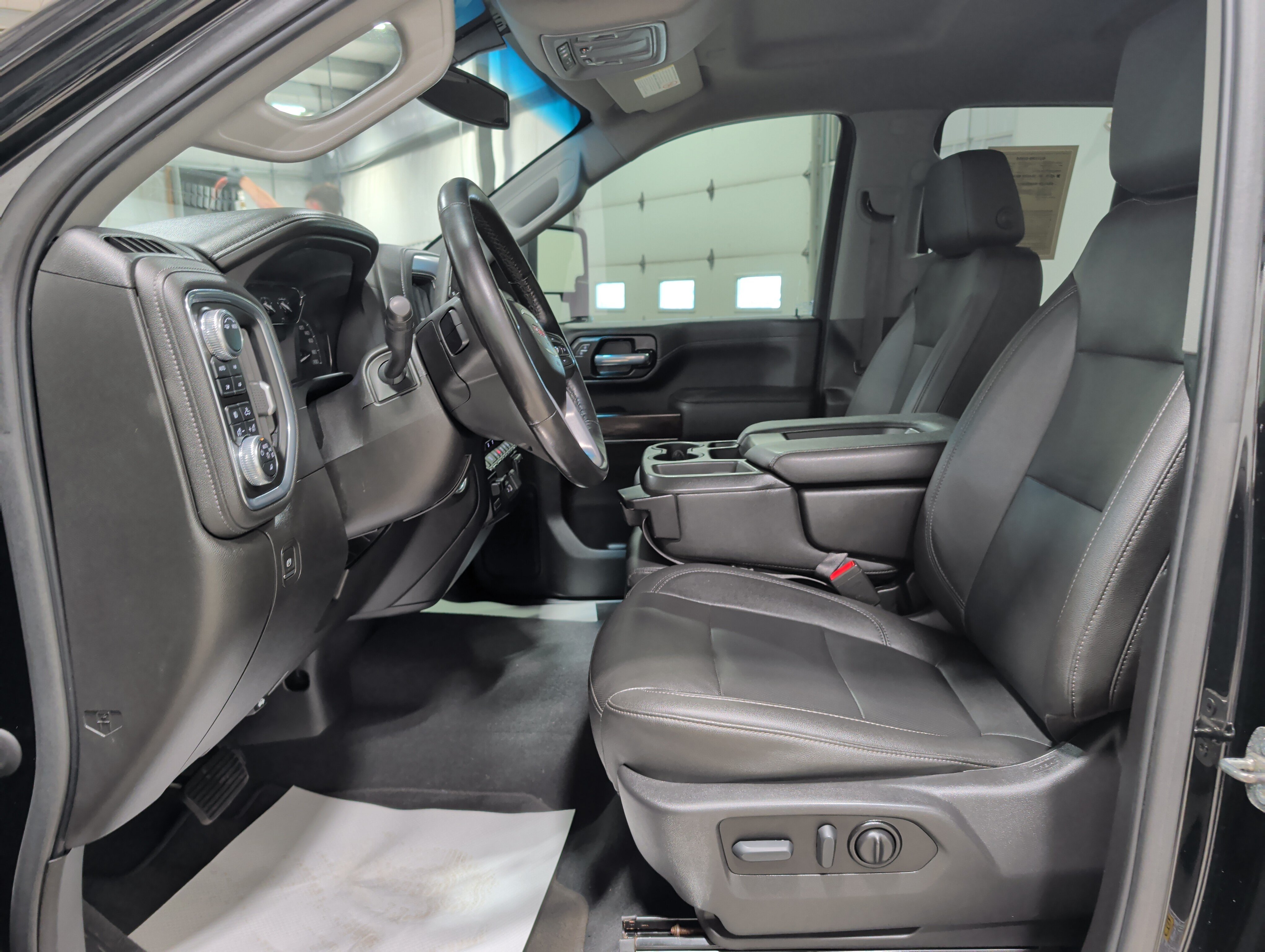 Used 2022 GMC Sierra 2500 SLT w/ X31 Off-Road Package AWD/4WD image 17