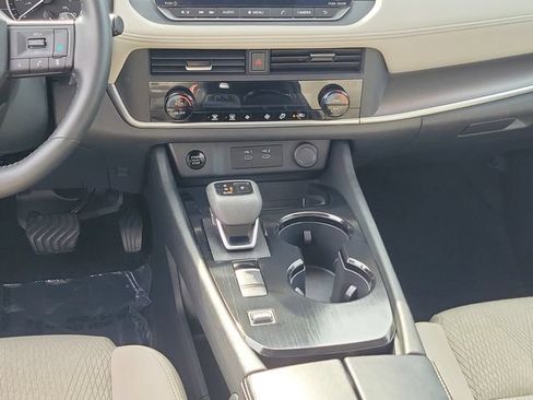 Used 2025 Nissan Rogue SV FWD image 24
