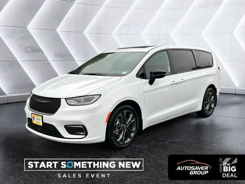 New 2026 Chrysler Pacifica Select image 1