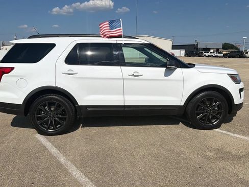 Used 2019 Ford Explorer XLT w/ Equipment Group 202A FWD image 6