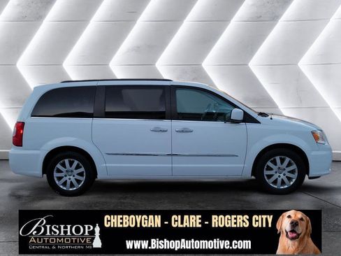 Used 2016 Chrysler Town & Country Touring w/ Driver Convenience Group image 19
