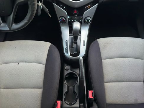 Used 2014 Chevrolet Cruze LS image 23
