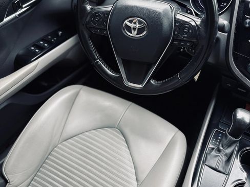 Used 2020 Toyota Camry SE FWD image 4