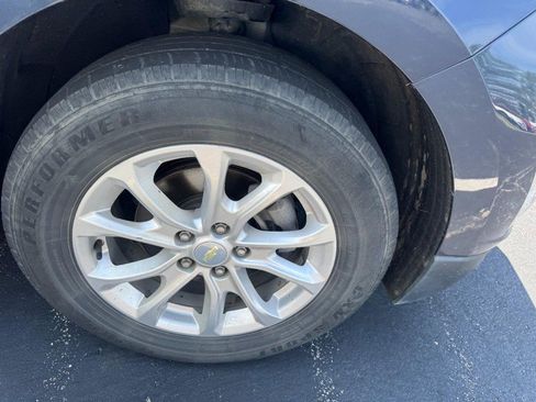 Used 2019 Chevrolet Equinox LT FWD image 2