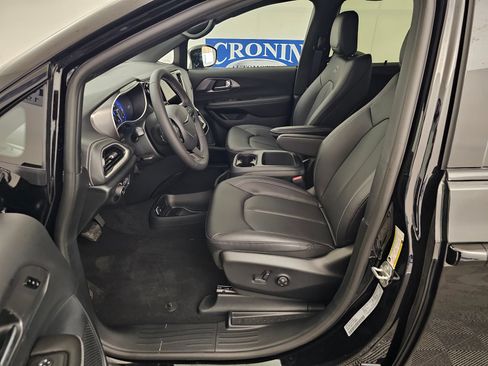 New 2026 Chrysler Pacifica Select w/ S Appearance Package FWD image 12