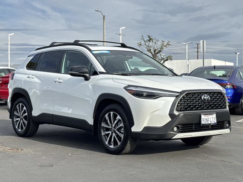 Used 2025 Toyota Corolla Cross XLE image 7