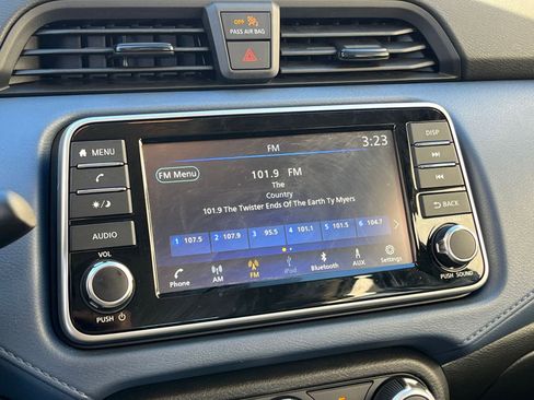 Used 2025 Nissan Versa SV image 20