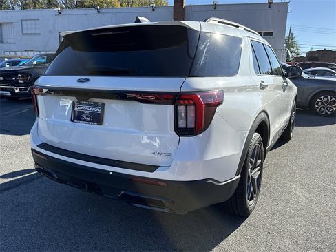 Used 2025 Ford Explorer ST-Line w/ Premium Package image 4
