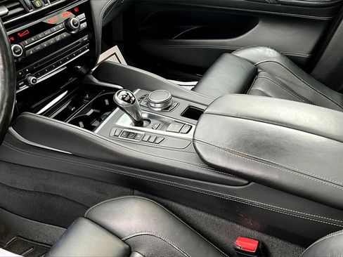 Used 2018 BMW X6 M image 18
