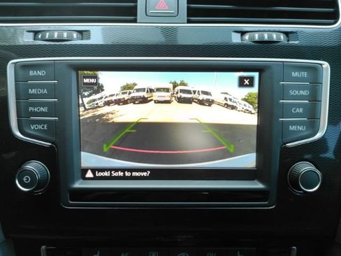 Used 2017 Volkswagen GTI SE FWD image 10