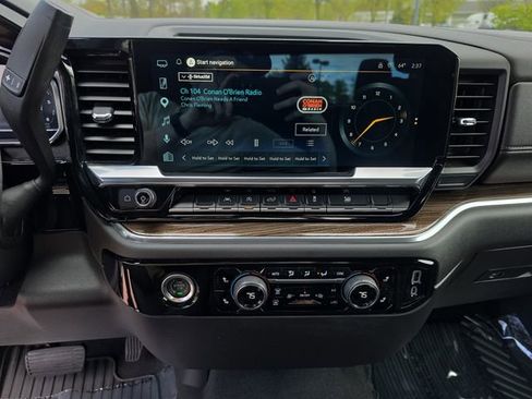 Used 2023 Chevrolet Silverado 1500 LT AWD/4WD image 16