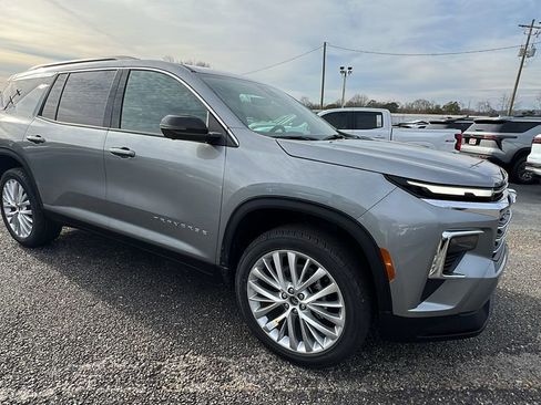 New 2026 Chevrolet Traverse LT w/ Driver Confidence Package image 3