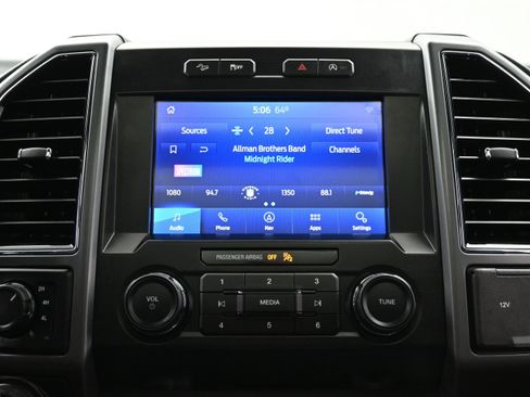 Used 2020 Ford F150 XLT w/ Equipment Group 302A Luxury AWD/4WD image 33