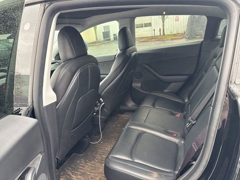 Used 2021 Tesla Model Y Long Range image 12