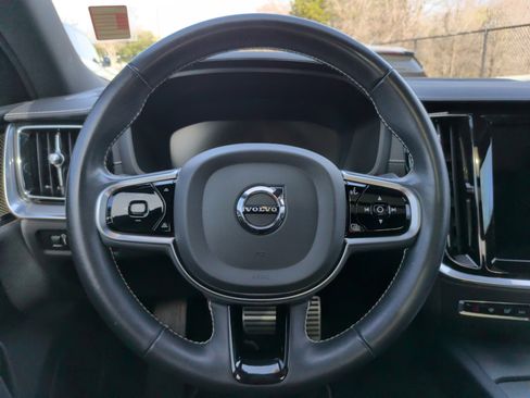 Used 2021 Volvo S60 T5 R-Design image 22