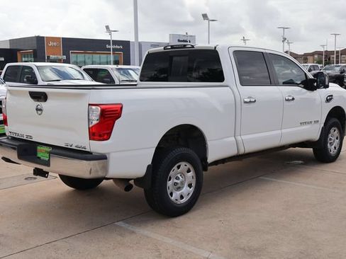 Used 2018 Nissan Titan SV AWD/4WD image 6