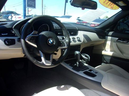 Used 2011 BMW Z4 sDrive30i image 9
