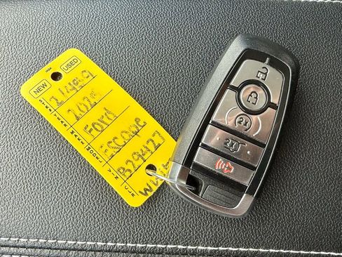 Certified 2025 Ford Escape SE image 37