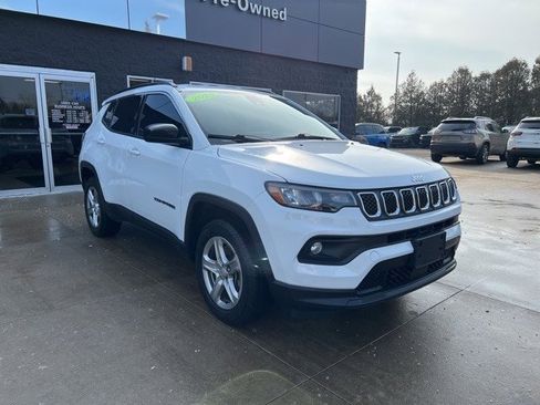 Used 2023 Jeep Compass Latitude image 1