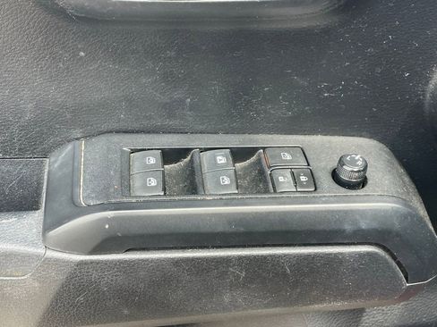 Used 2019 Toyota Tacoma SR w/ SR Convenience Package image 7