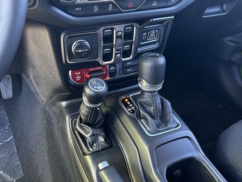 New 2025 Jeep Gladiator Mojave w/ Convenience Group image 19