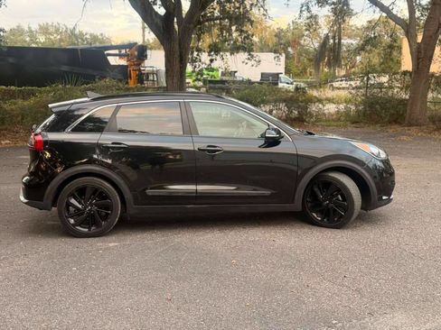 Used 2019 Kia Niro S Touring image 4