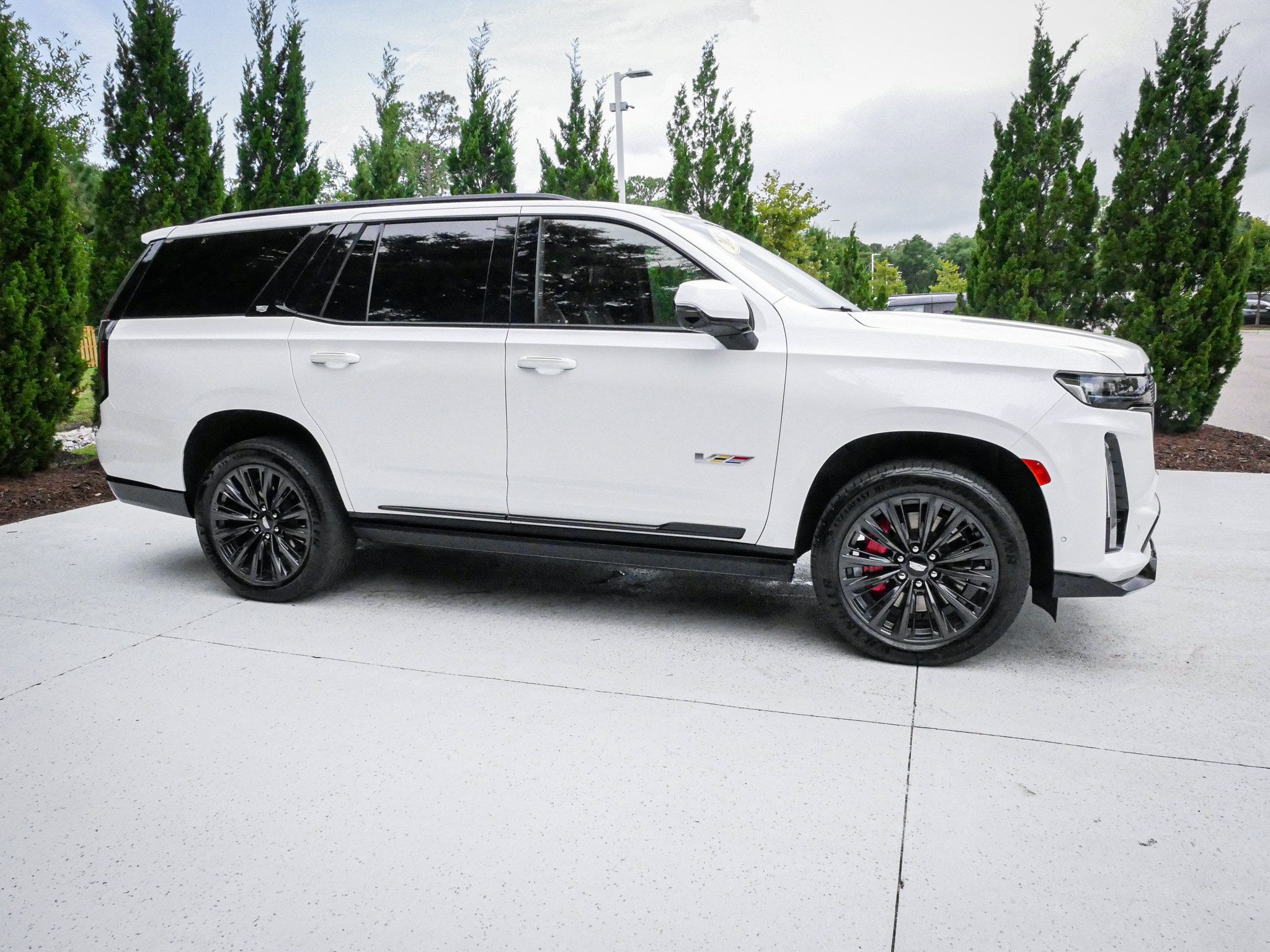 Used 2023 Cadillac Escalade V w/ LPO, ONYX Package AWD/4WD image 11