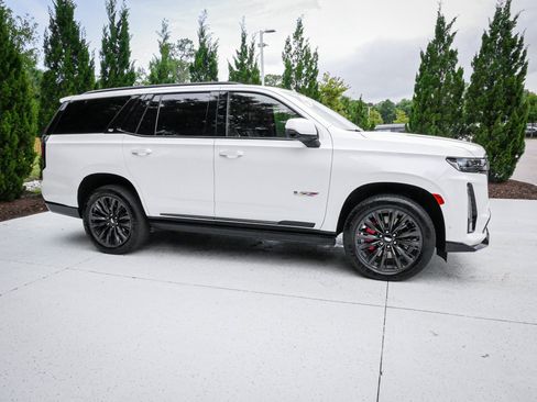 Used 2023 Cadillac Escalade V w/ LPO, ONYX Package AWD/4WD image 11