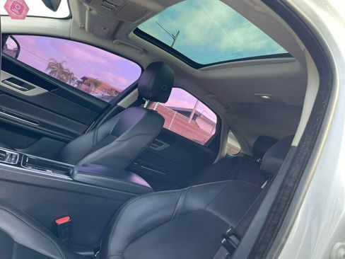 Used 2017 Jaguar XF RWD image 12