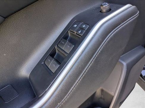 Used 2021 Toyota Highlander XLE image 10