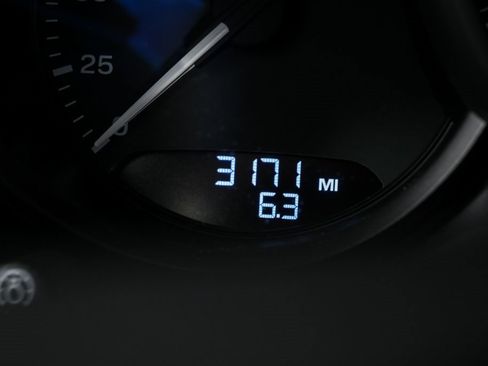 Certified 2025 Porsche Macan image 12