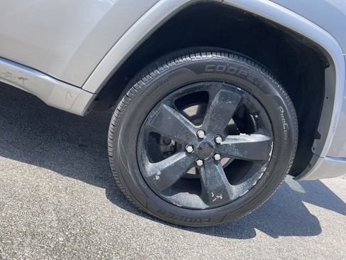 Used 2015 Jeep Grand Cherokee Altitude AWD/4WD image 10