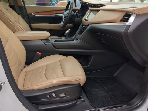 Used 2018 Cadillac XT5 Platinum image 24