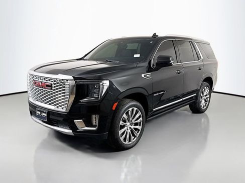 Used 2021 GMC Yukon Denali w/ Denali Premium Package image 3