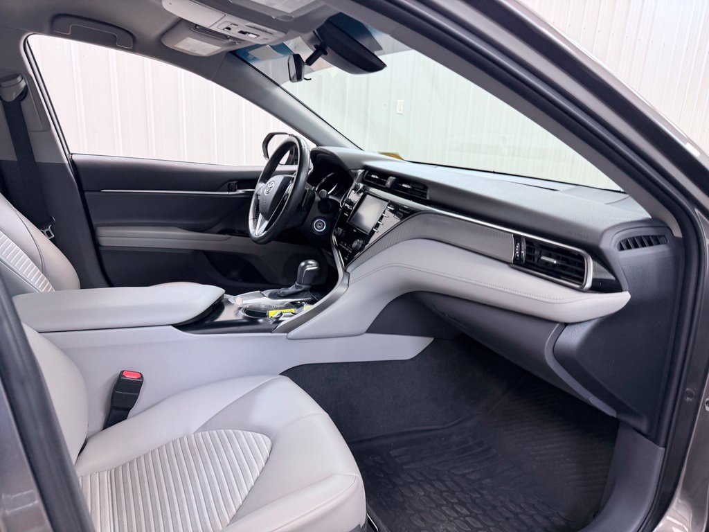 Used 2020 Toyota Camry SE FWD image 31