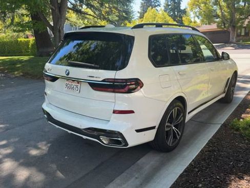 Used 2024 BMW X7 xDrive40i w/ M Sport Package AWD/4WD image 3