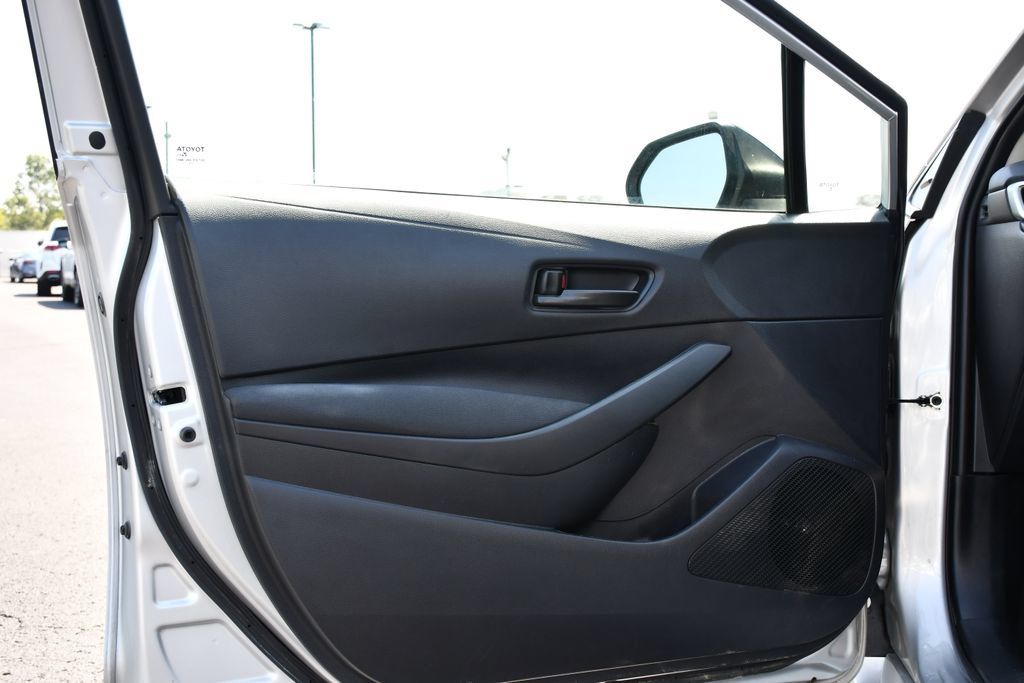 Used 2025 Toyota Corolla LE FWD image 14