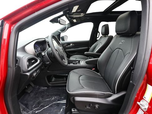 New 2027 Chrysler Pacifica Limited AWD/4WD image 10