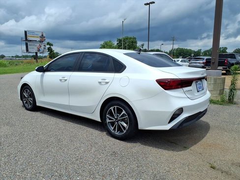 Used 2023 Kia Forte LXS w/ LXS Technology Package FWD image 3