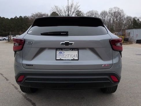Used 2025 Chevrolet Trax RS w/ Sunroof Package image 5