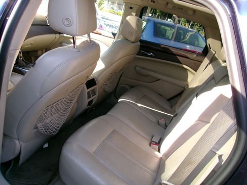Used 2011 Cadillac SRX Luxury image 8