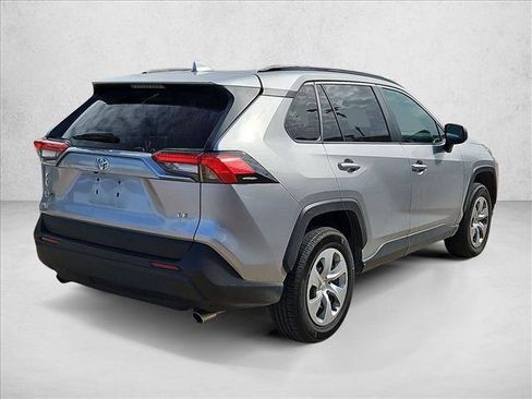 Used 2021 Toyota RAV4 LE image 5