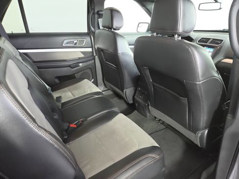 Used 2017 Ford Explorer XLT w/ Equipment Group 202A FWD image 30