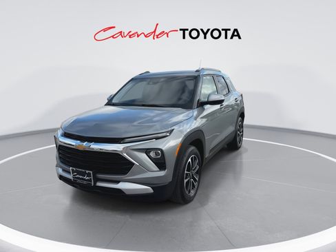 Used 2025 Chevrolet TrailBlazer LT image 3