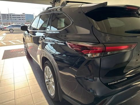 Certified 2026 Toyota Highlander Limited AWD/4WD image 11
